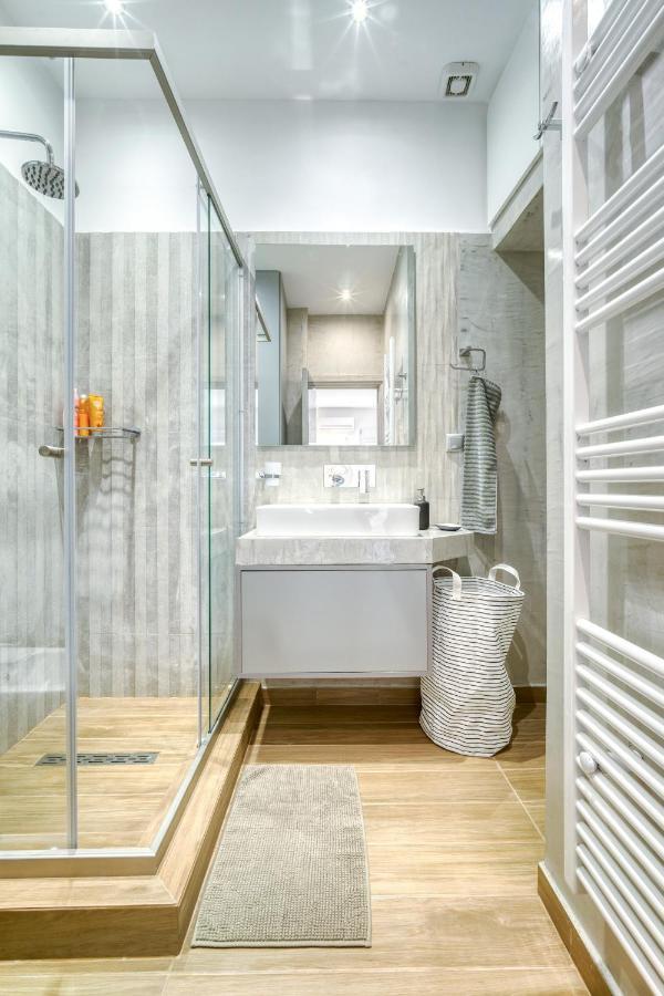 Stylish, Sunny New 2 Bedroom, Prime Central Athens Exterior photo