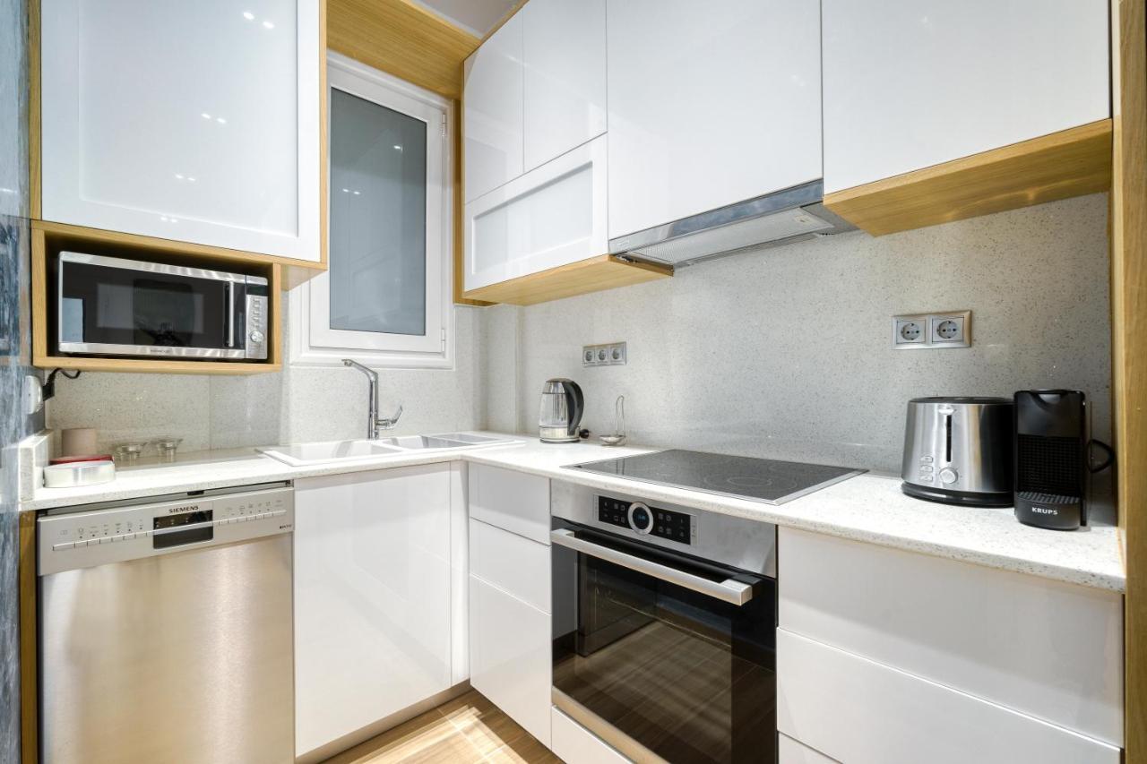 Stylish, Sunny New 2 Bedroom, Prime Central Athens Exterior photo